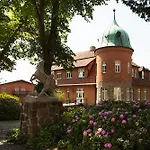 Отель Schloss Basthorst 4*